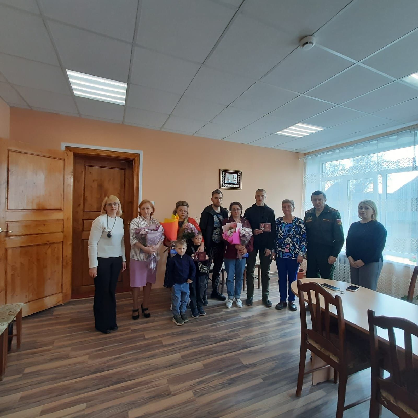В Сегеже родным погибших в ходе СВО бойцов вручили Ордена Мужества