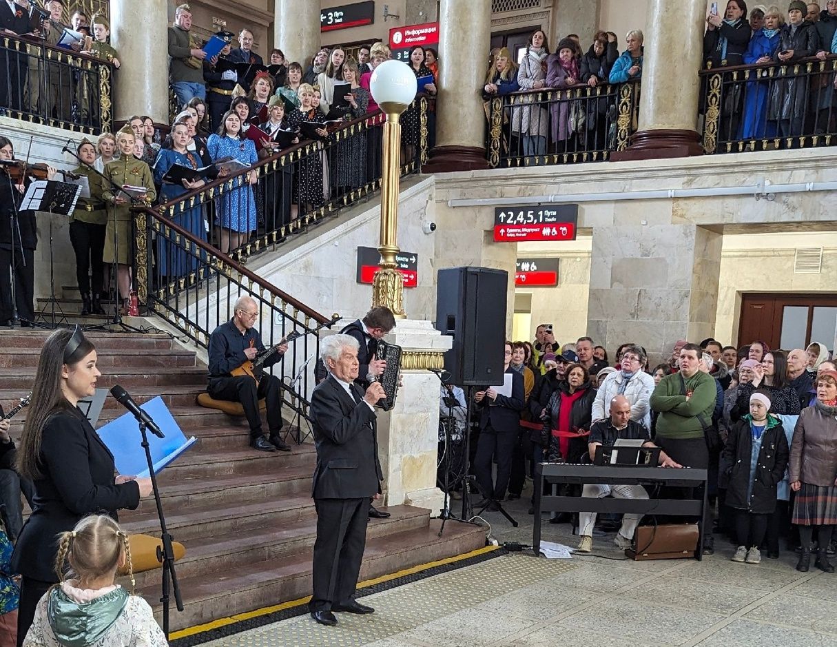 В Петрозаводске на вокзале исполнили известные песни военных лет