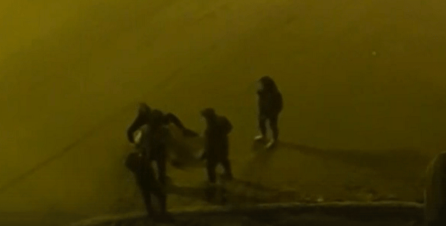 Драка на автодороге в Петрозаводске попала на камеру видеонаблюдения