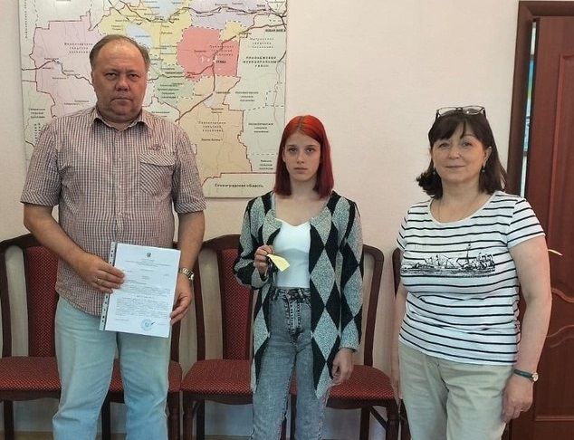Девушке-сироте из Пряжи вручили ключи от квартиры