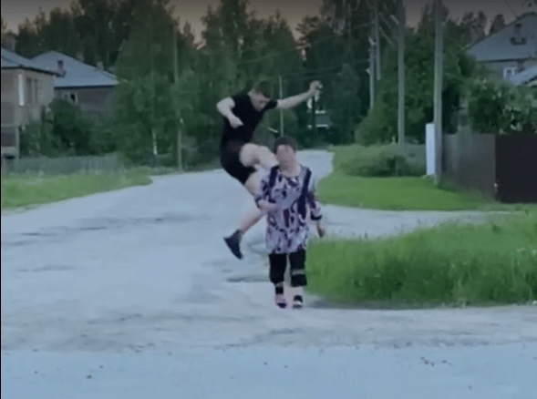 Подросток на севере Карелии ударил женщину и угодил под статью