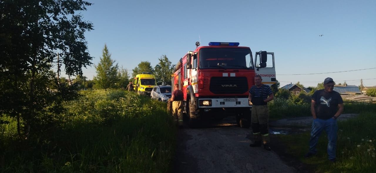 Беломорские пожарные спасли от гибели подростка