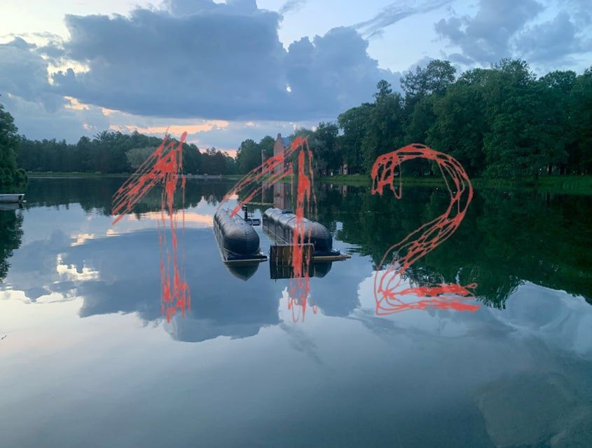 В Пушкине перевернулся понтон с людьми