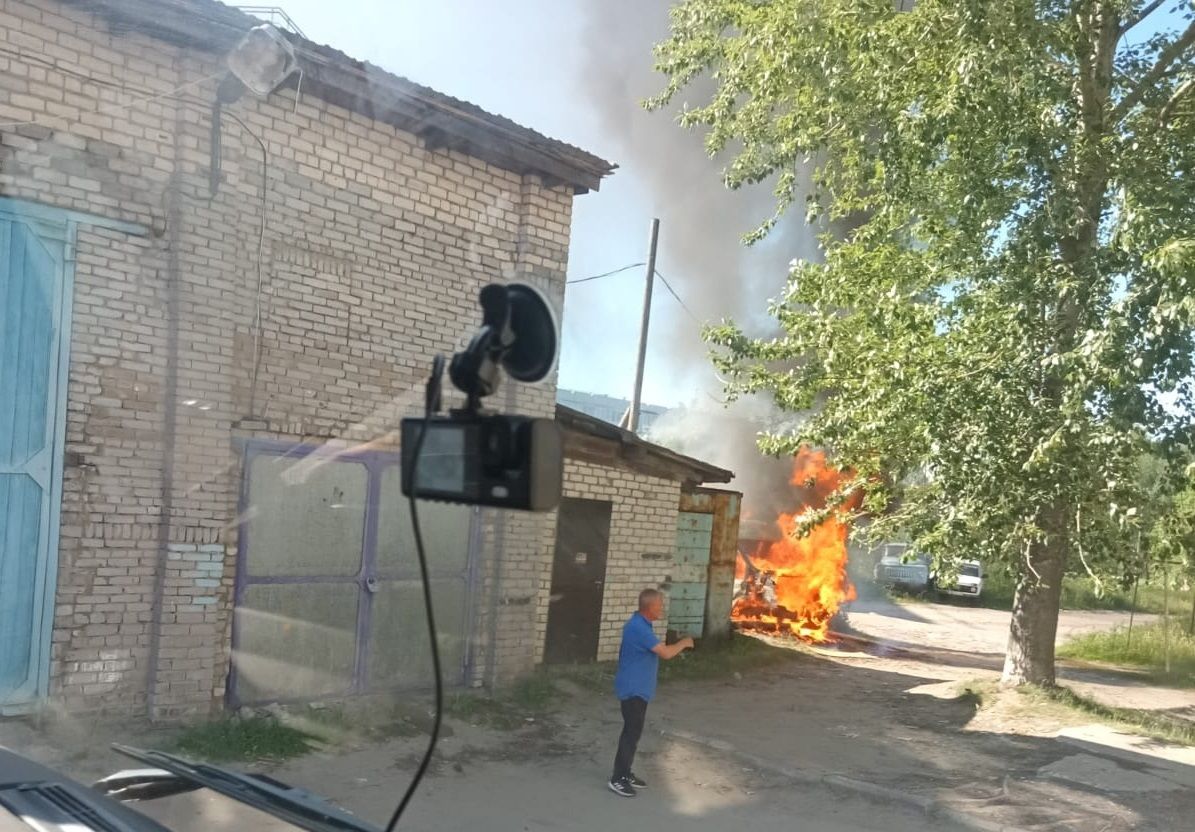 Спасатели в Карелии тушили пожар с помощью «хулигана»