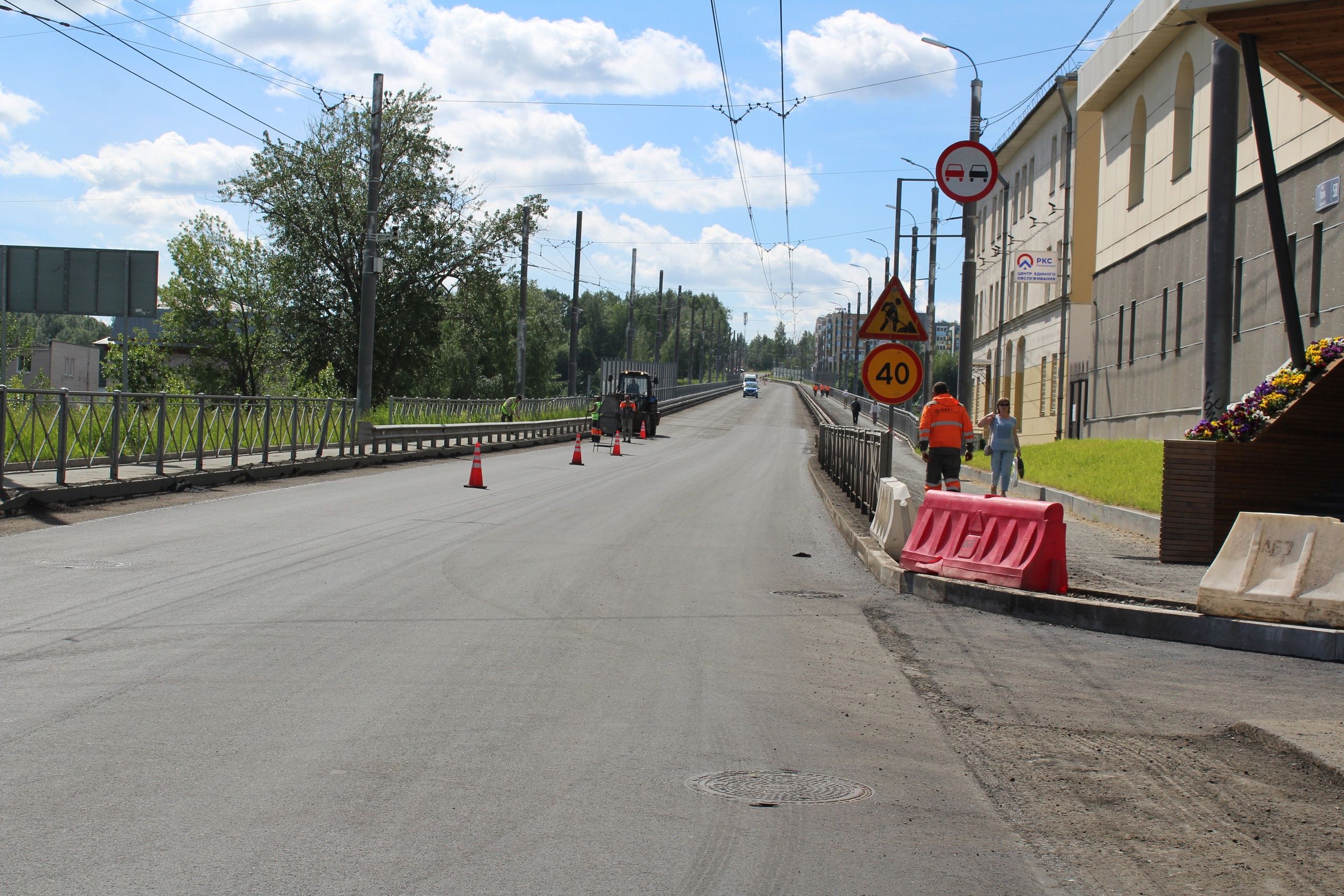 Городские чиновники проинспектировали ход ремонта Гоголевского моста