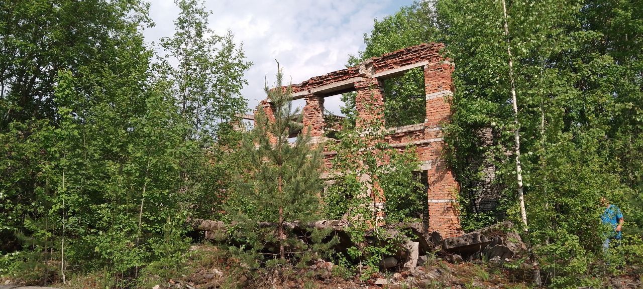 В Карелии общественники требуют снести опасный недострой, который облюбовали подростки