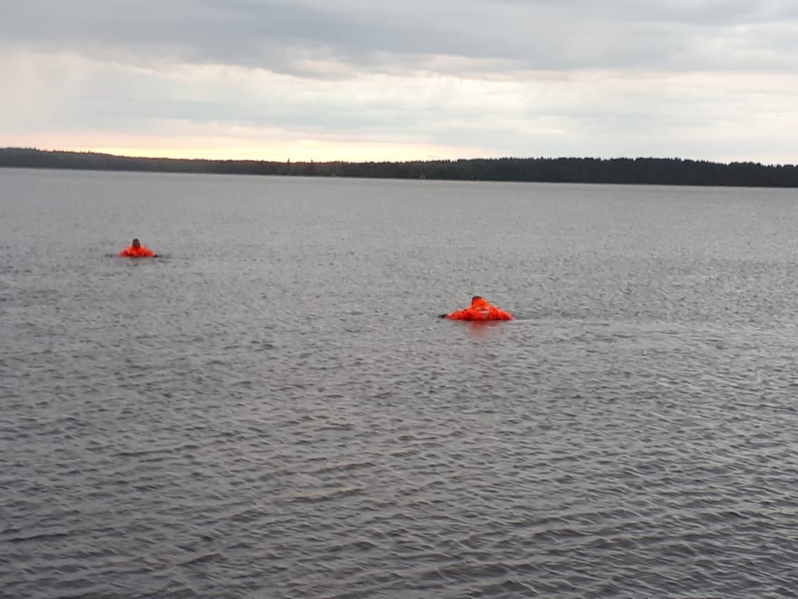 Водолазы нашли тело утонувшего подростка на озере Сямозеро Водолазы нашли тело утонувшего подростка на озере Сямозеро