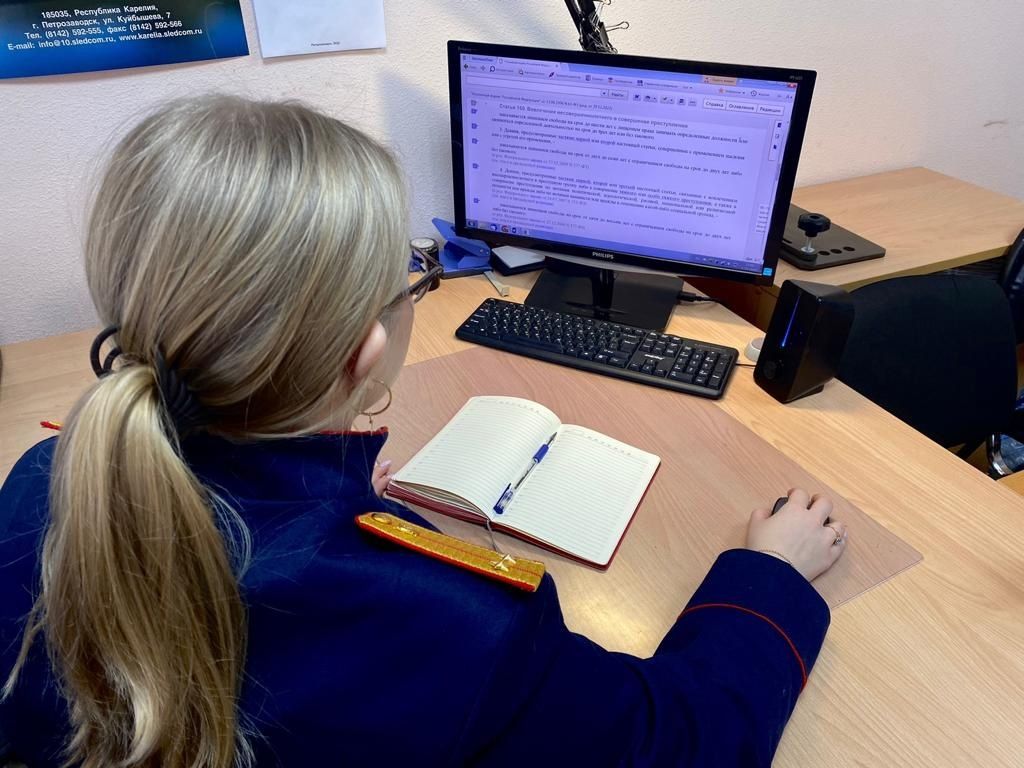 Несовершеннолетняя девушка в Сегеже помогла мошенникам обмануть пенсионерку