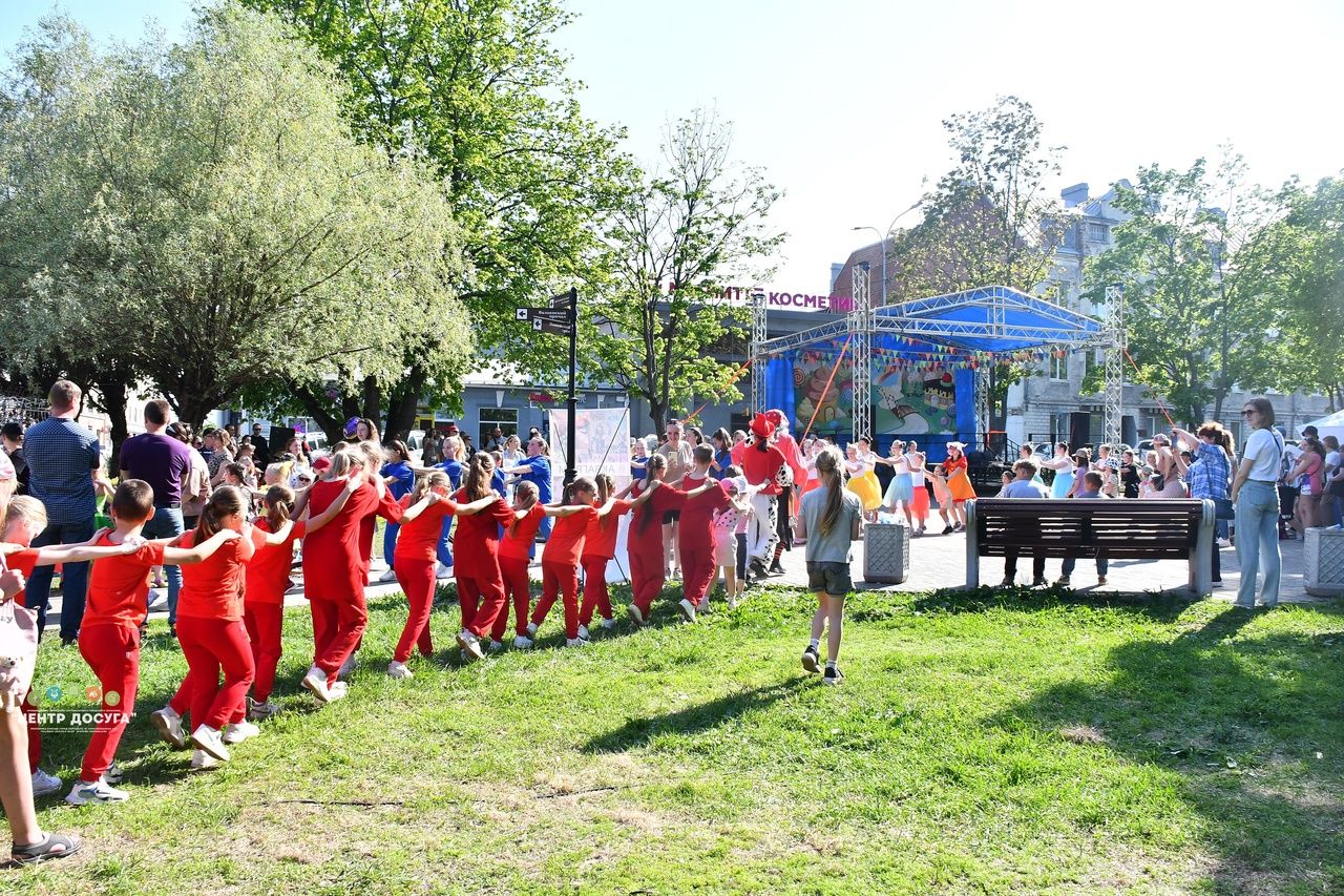 Ребенок едва не провалился в канализацию на детском празднике в Карелии