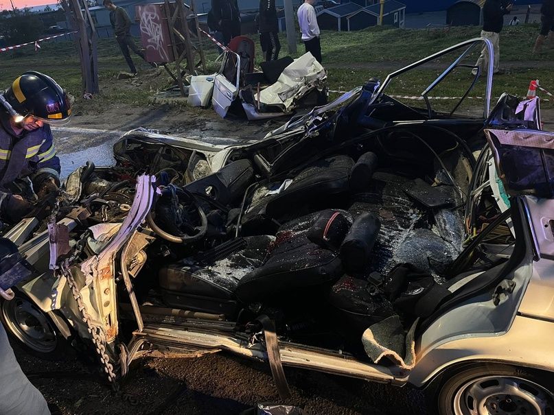 В Петрозаводске ВАЗ протаранил аварийную машину, водитель погиб