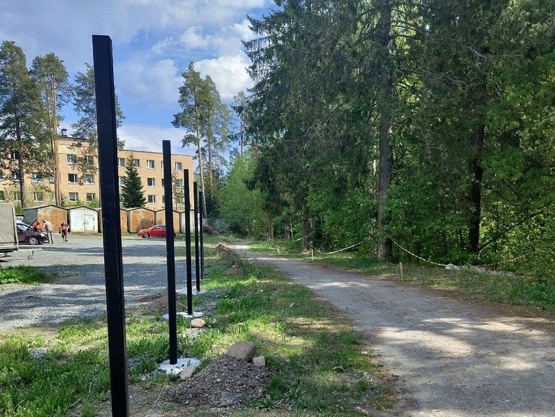 В Петрозаводске приводят в порядок Высотный сквер