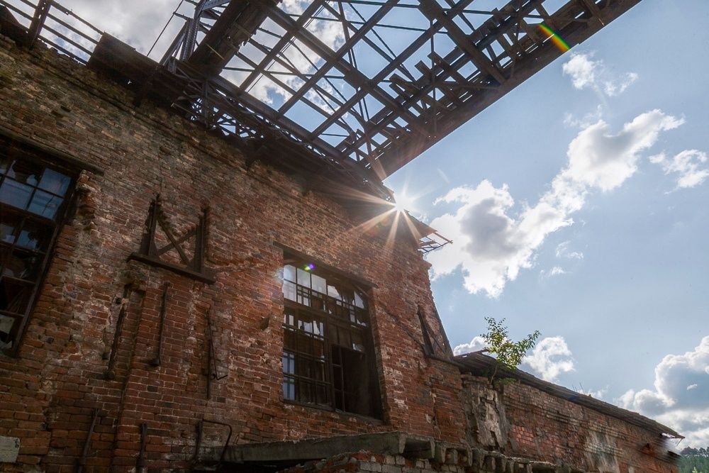 Соцсети: Погибшего подростка нашли в заброшенном здании в Карелии