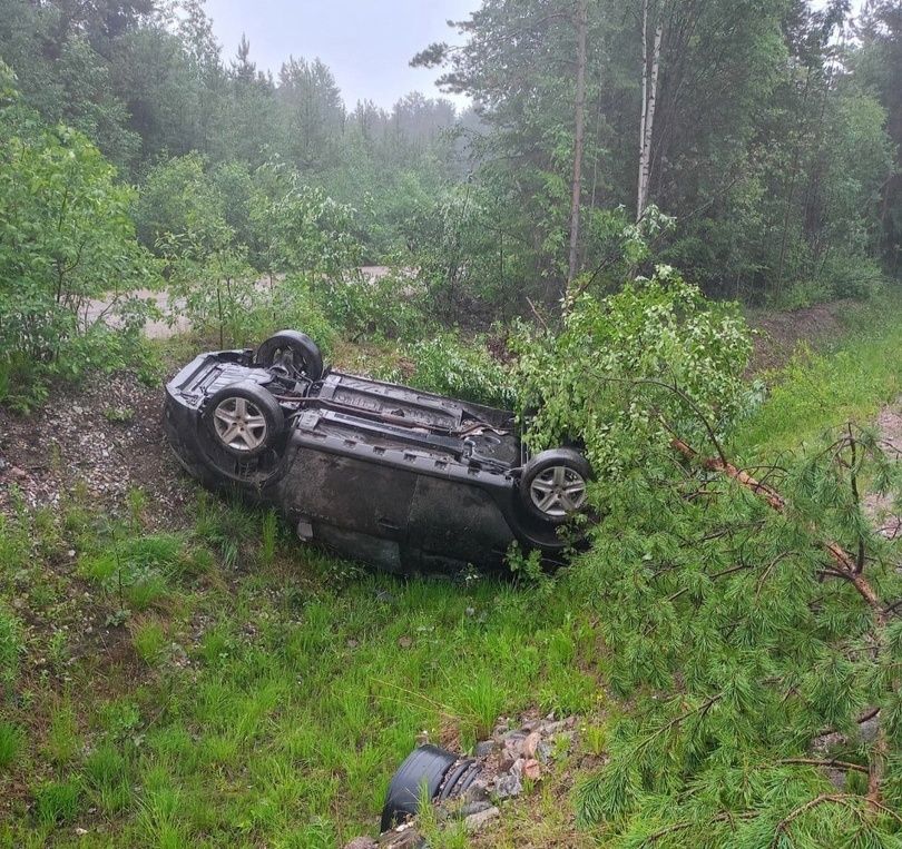 15-летняя школьница вылетела в кювет на севере Карелии