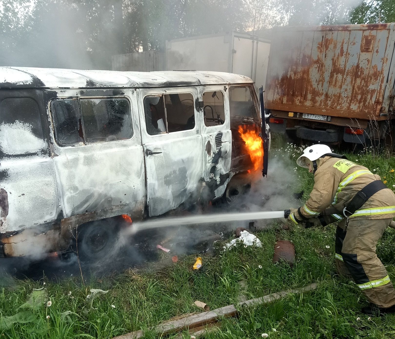 В Карелии «Буханка» сгорела на территории бывшего хлебокомбината