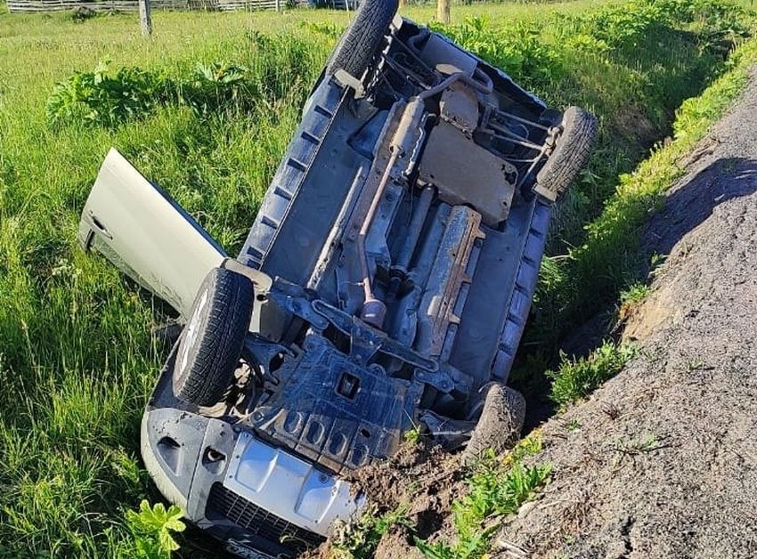 Внедорожник опрокинулся в кювете в Сортавальском районе