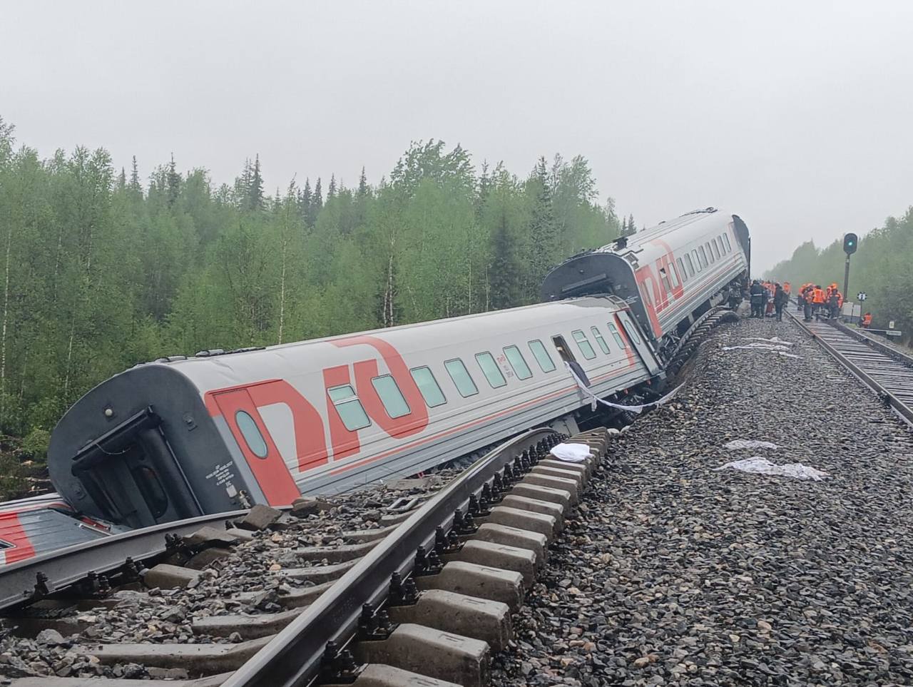 МЧС завершило поисково-спасательные работы на месте крушения поезда в Коми