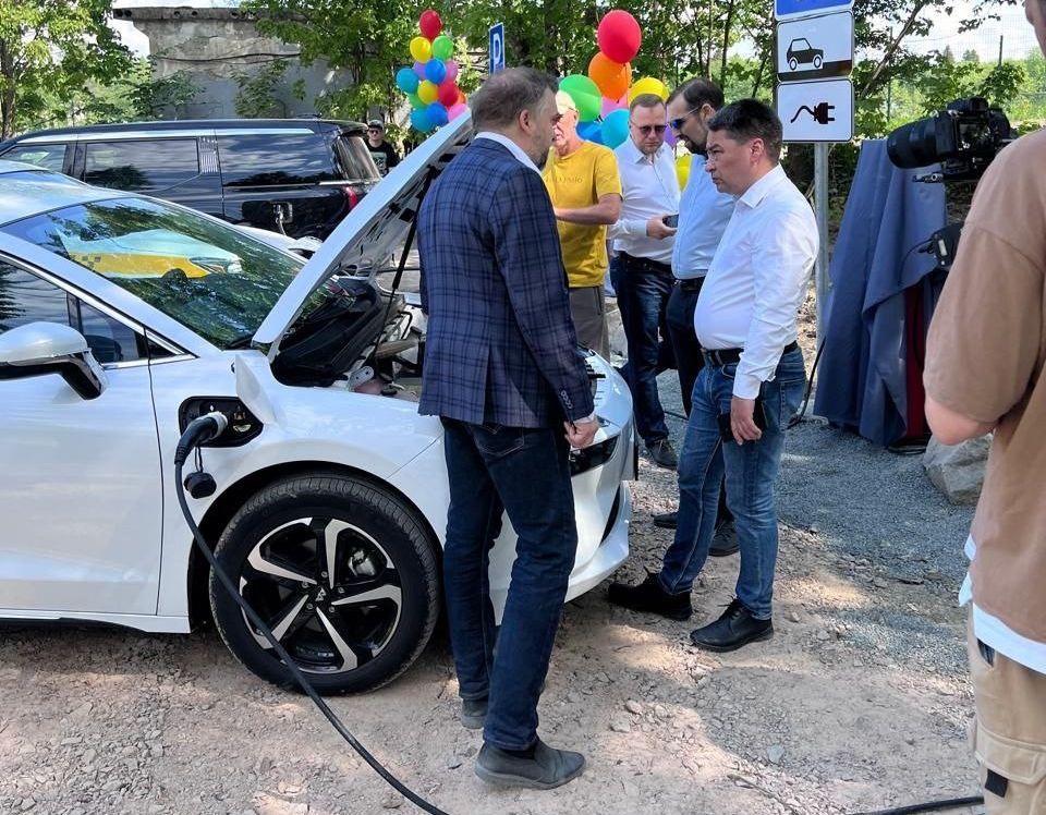 В Карелии открылся первый в России зарядный хаб для электрокаршеринга