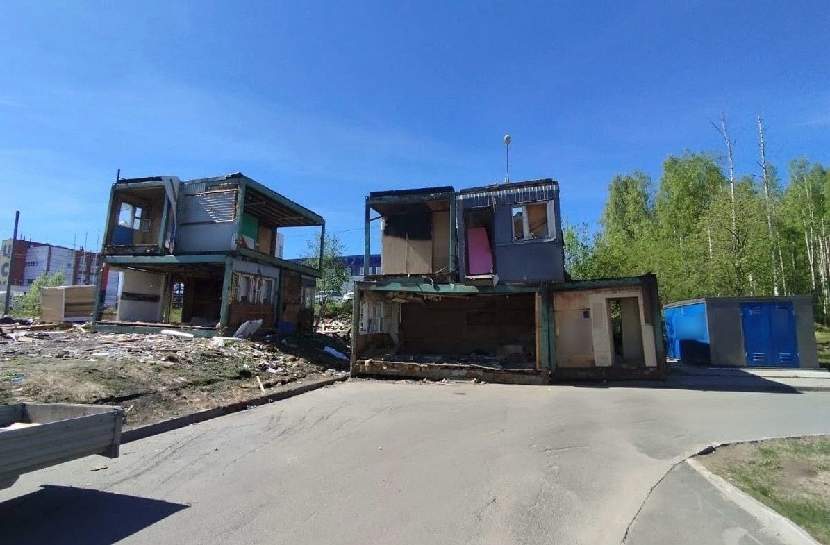 Владелец полуразрушенных бытовок на Древлянке рассказал, когда планирует их вывезти
