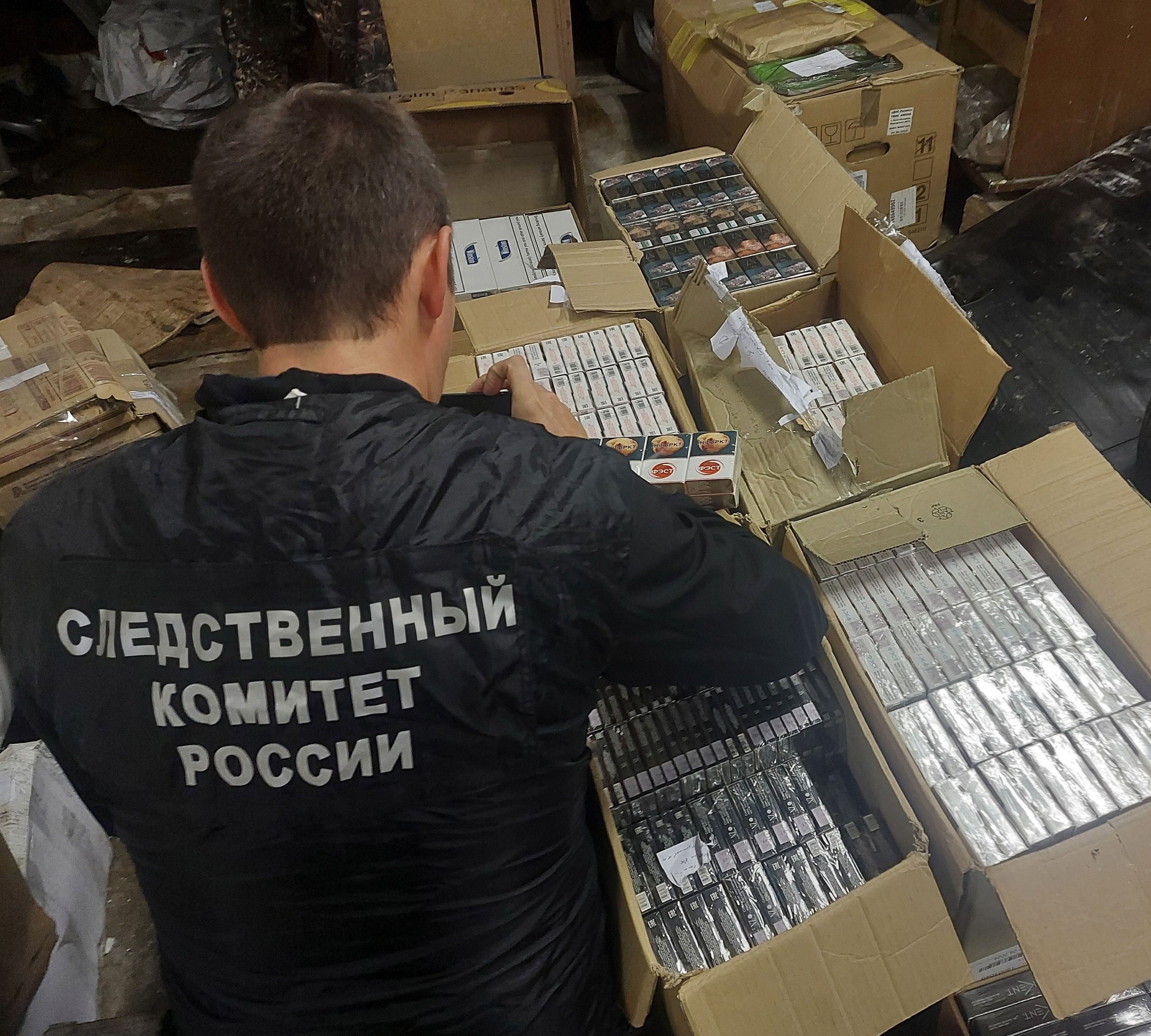 На складе в Беломорске обнаружили более пяти тысяч пачек немаркированных сигарет