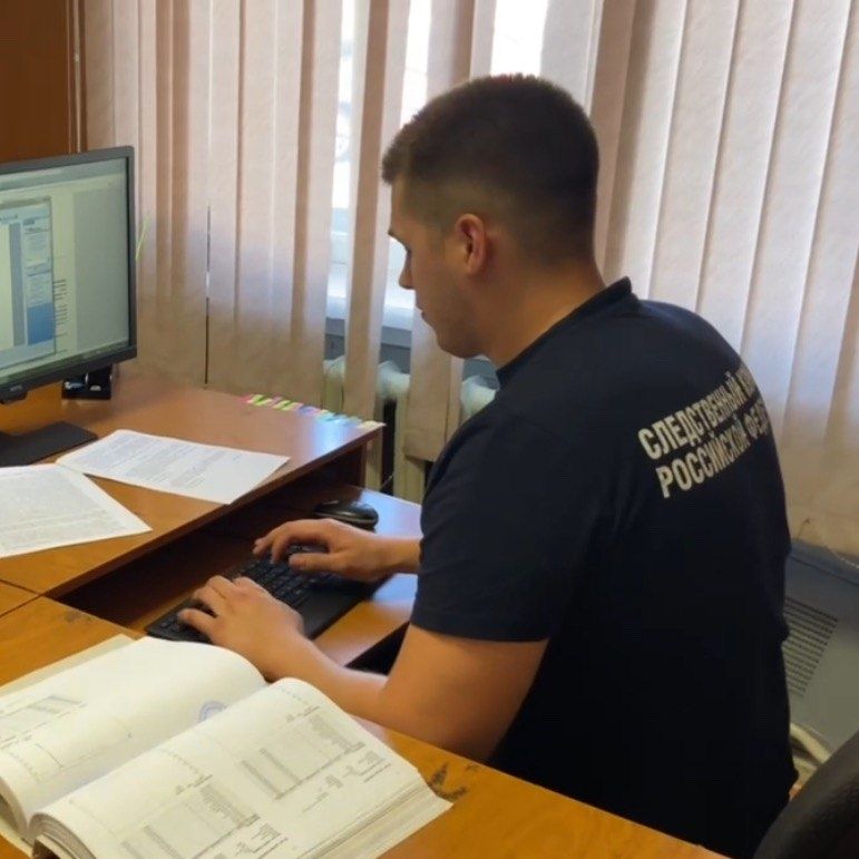 Полицейского в Карелии обвинили в гибели брошенного на проезжей части мужчины