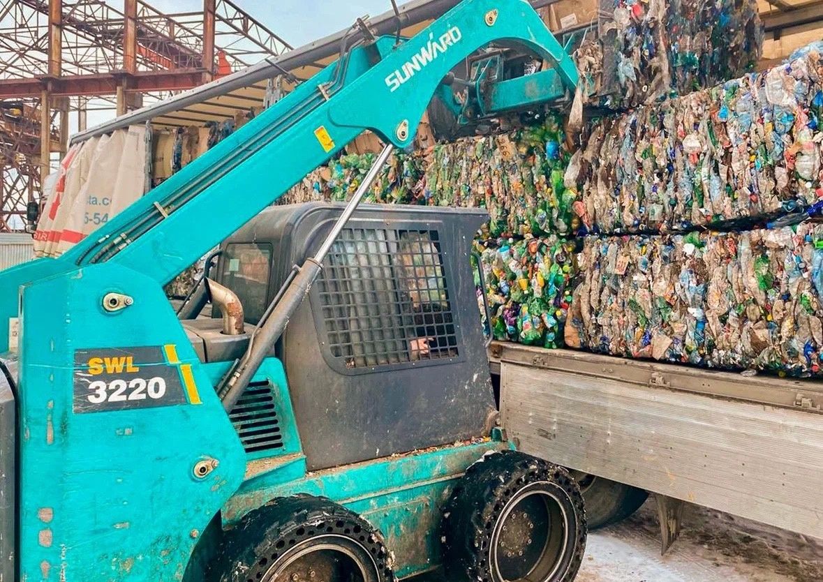 Пластиковые бутылки из желтых контейнеров отправили на переработку в Тверь