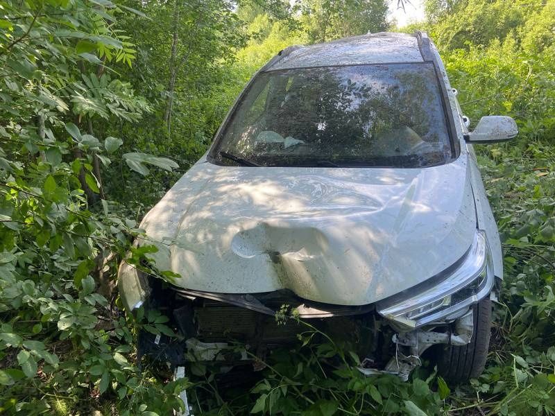 На трассе в Карелии автомобиль съехал в кювет, 11-летний ребенок травмирован