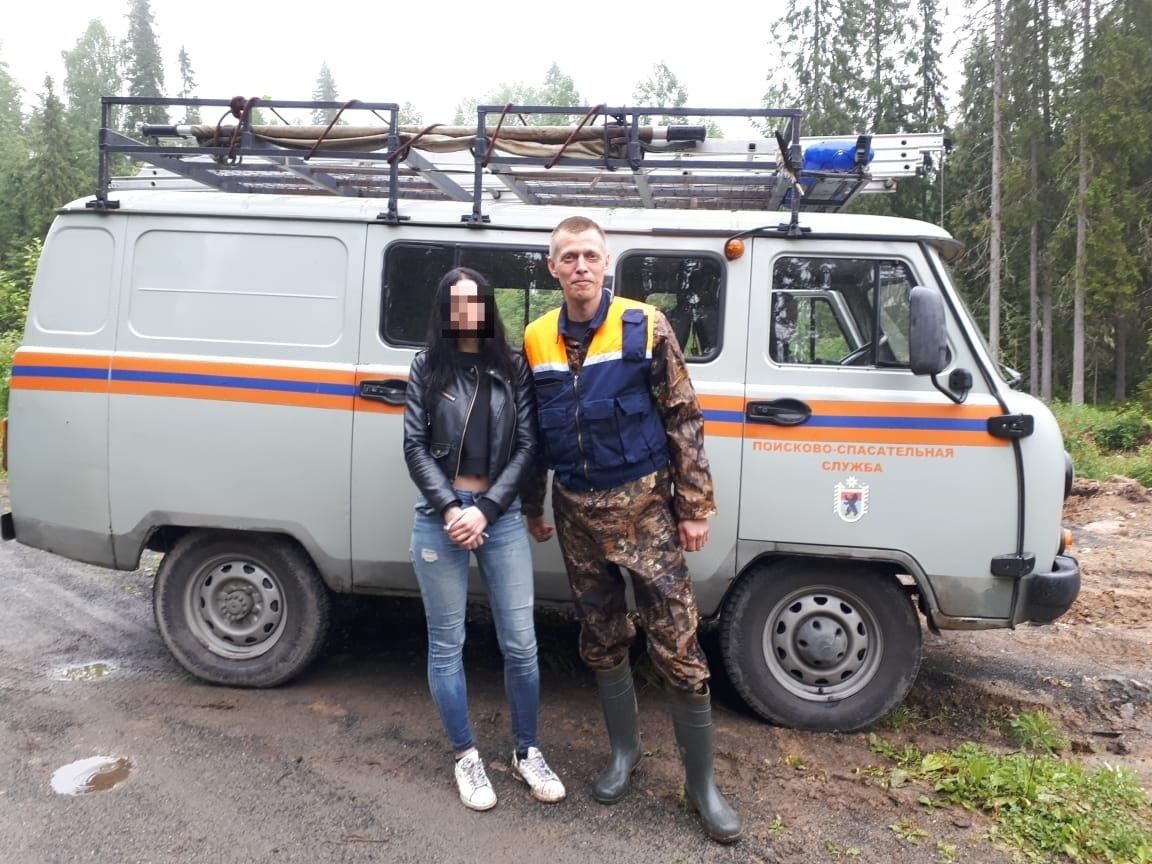 Спасатели вывели из леса в Петрозаводске заблудившуюся девушку