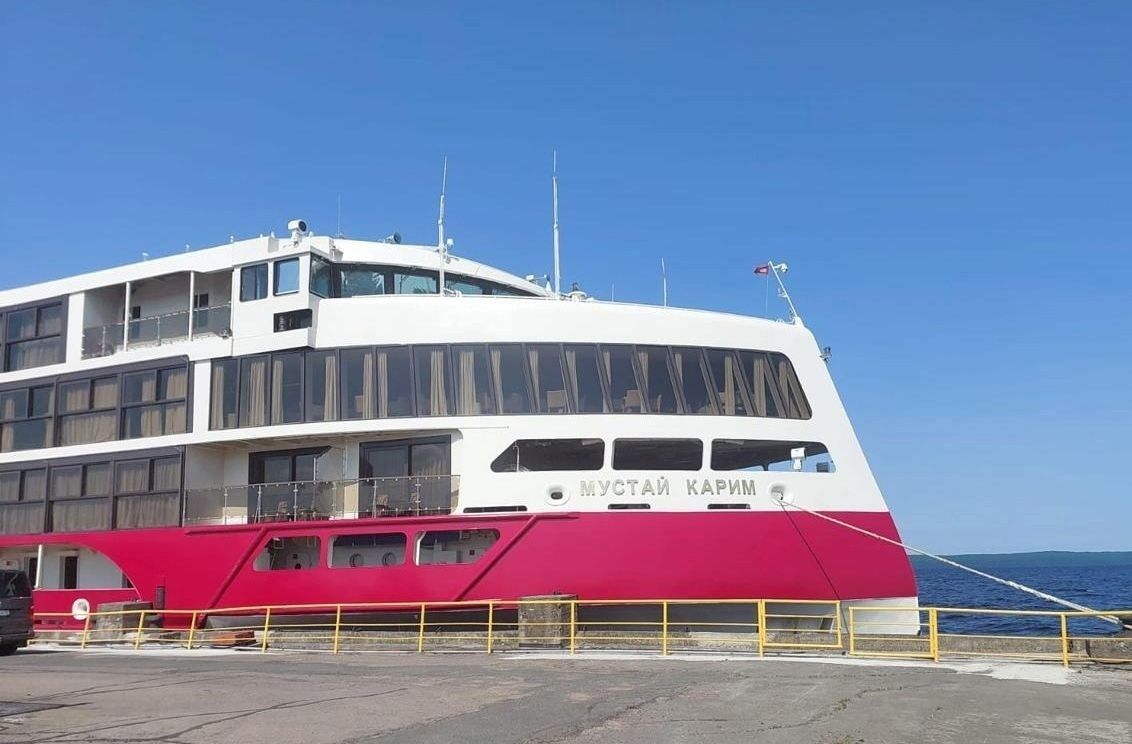 Люксовый теплоход «Мустай Карим» прибыл сегодня в Кижи