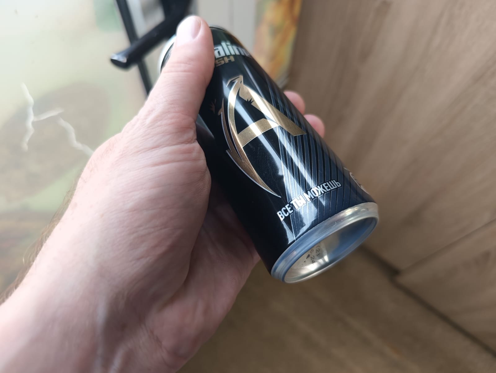 Госдума приняла законопроект, запрещающий продажу энергетиков несовершеннолетним