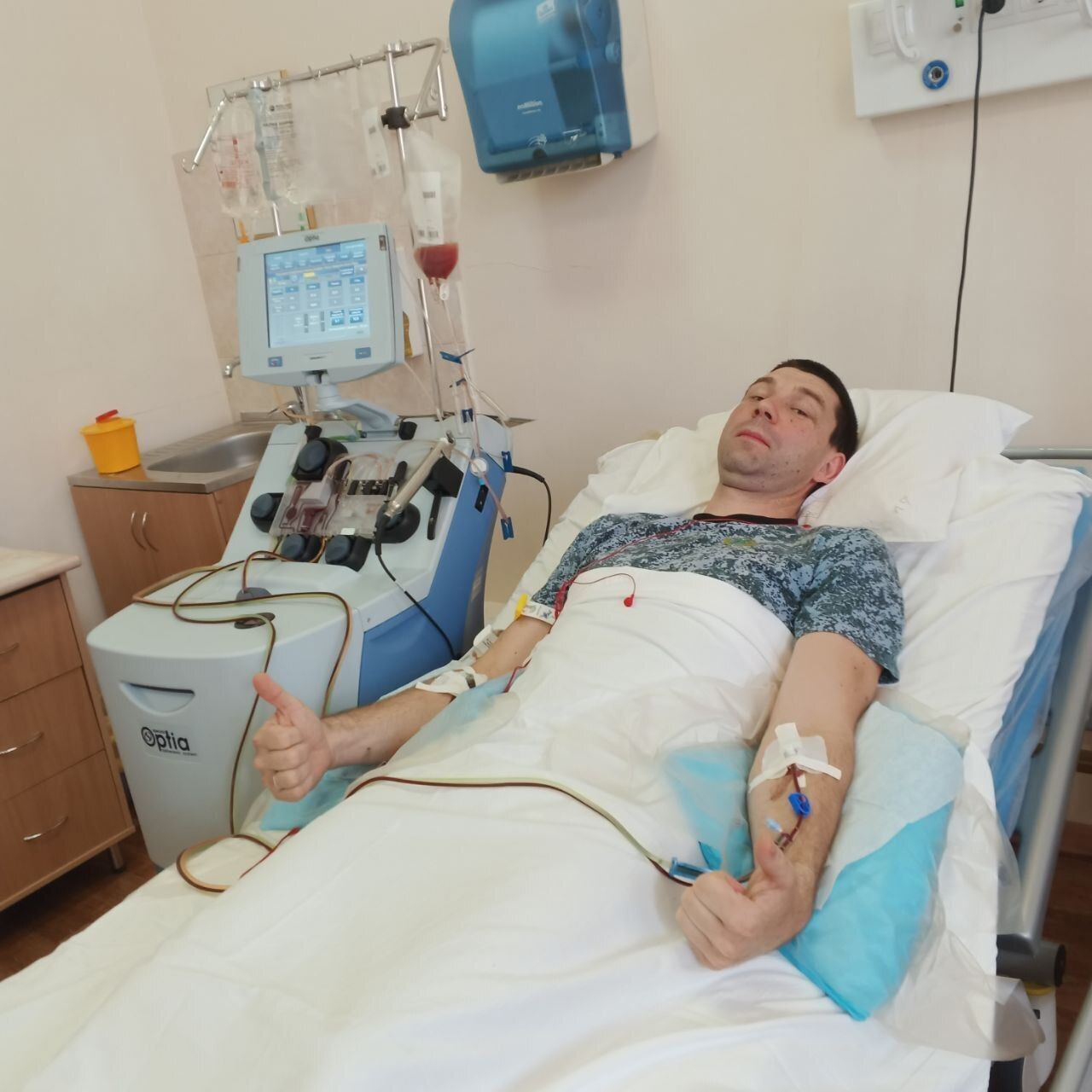 Вероятность  — 1 к 10 000. Для трансплантации костного мозга ребенку нашли генетического близнеца