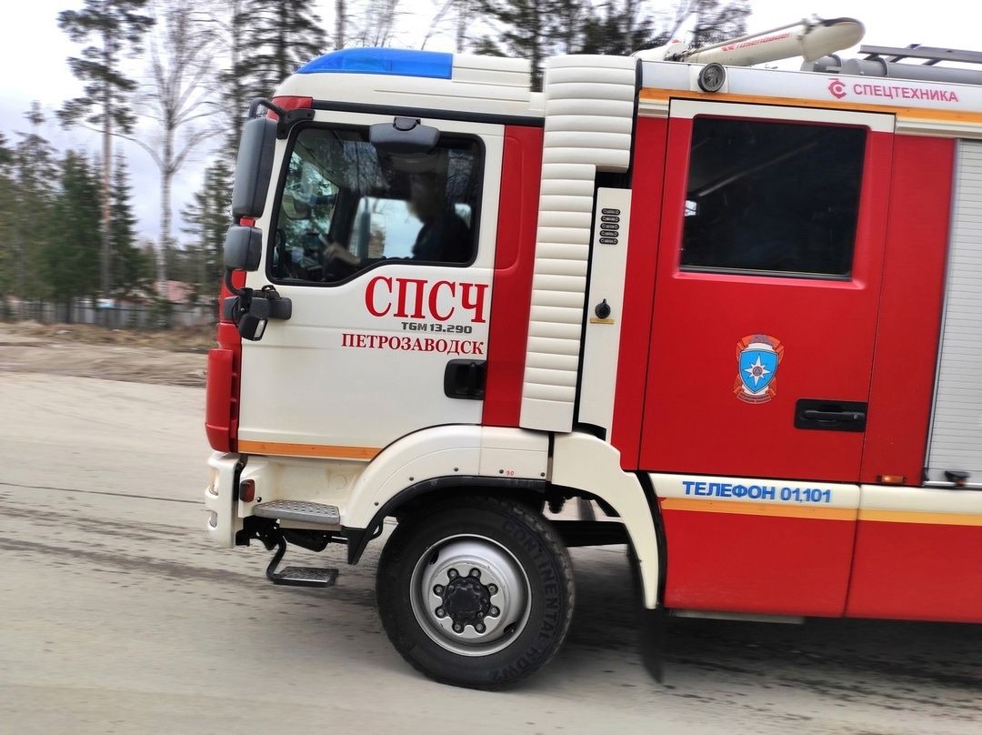 В сильном пожаре в Петрозаводске повреждены восемь квартир