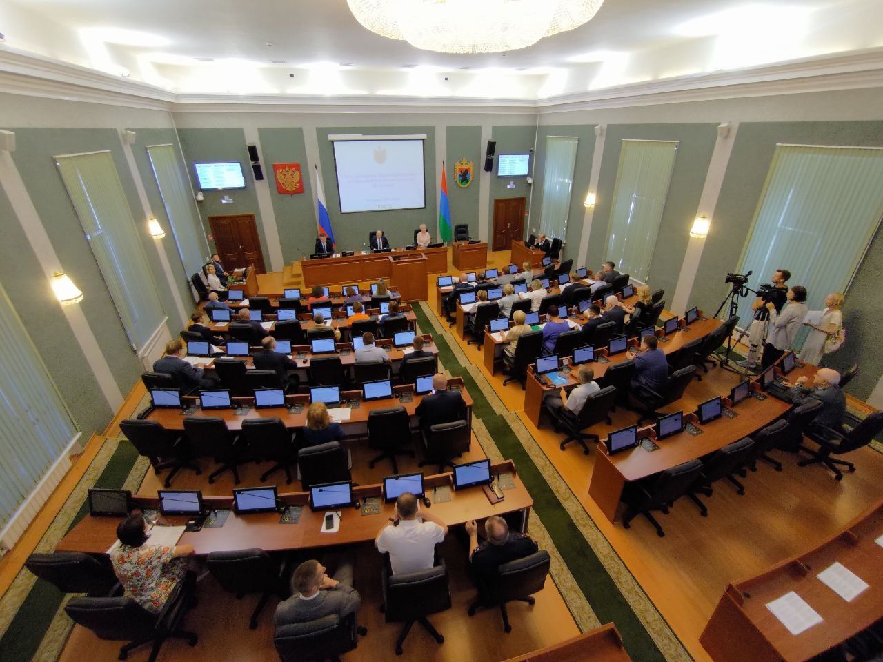 Кто и как из депутатов Заксобрания голосовал по скандальному закону о Ветеранах труда Карелии