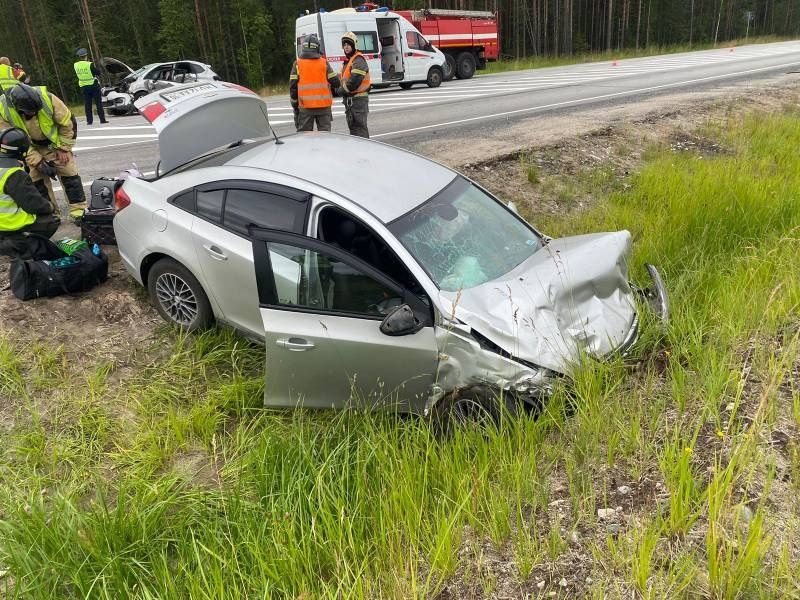 Один человек погиб, четверо получили травмы в ДТП на трассе в Карелии