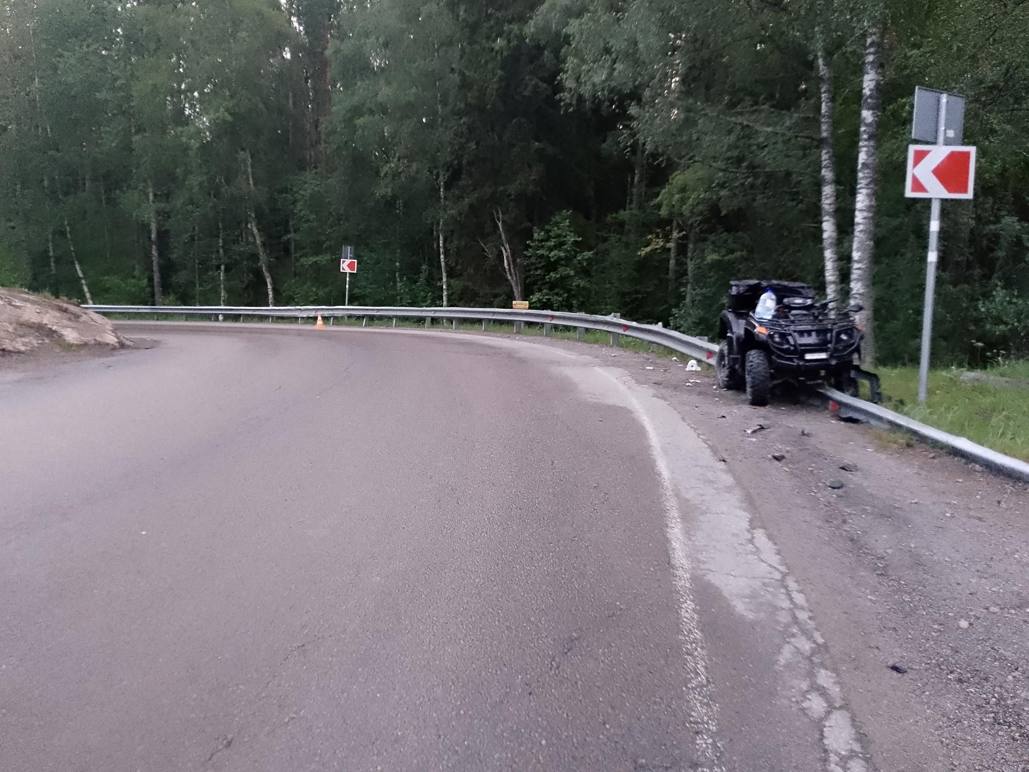 Пассажиры мотовездехода пострадали при столкновении с легковым автомобилем