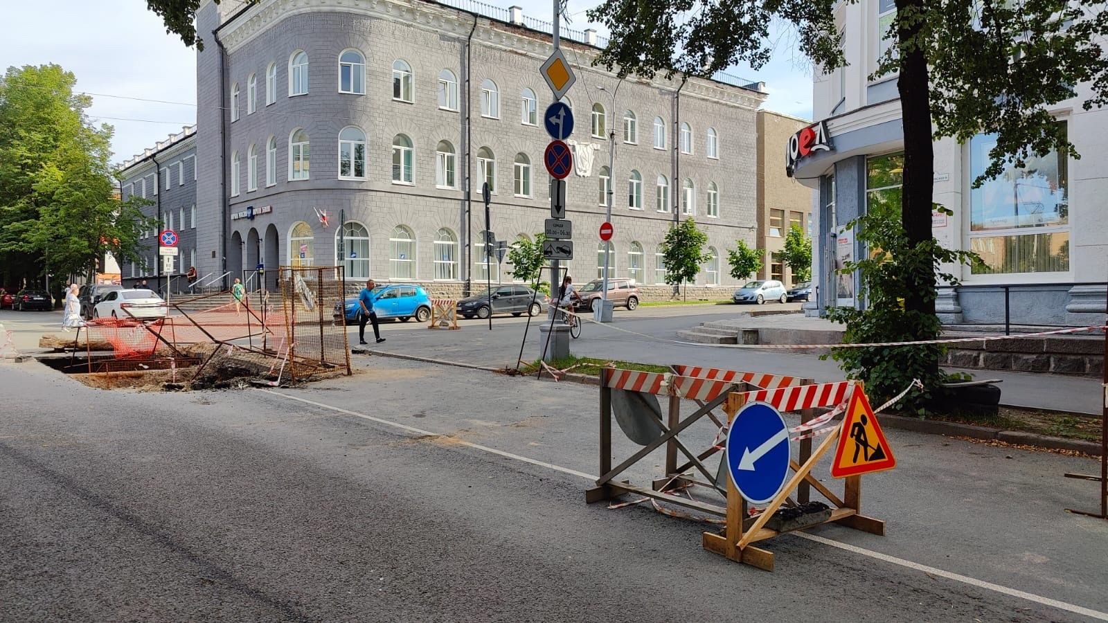 Во время отключения горячей воды в Петрозаводске коммунальщики выявили более 200 повреждений на сетях