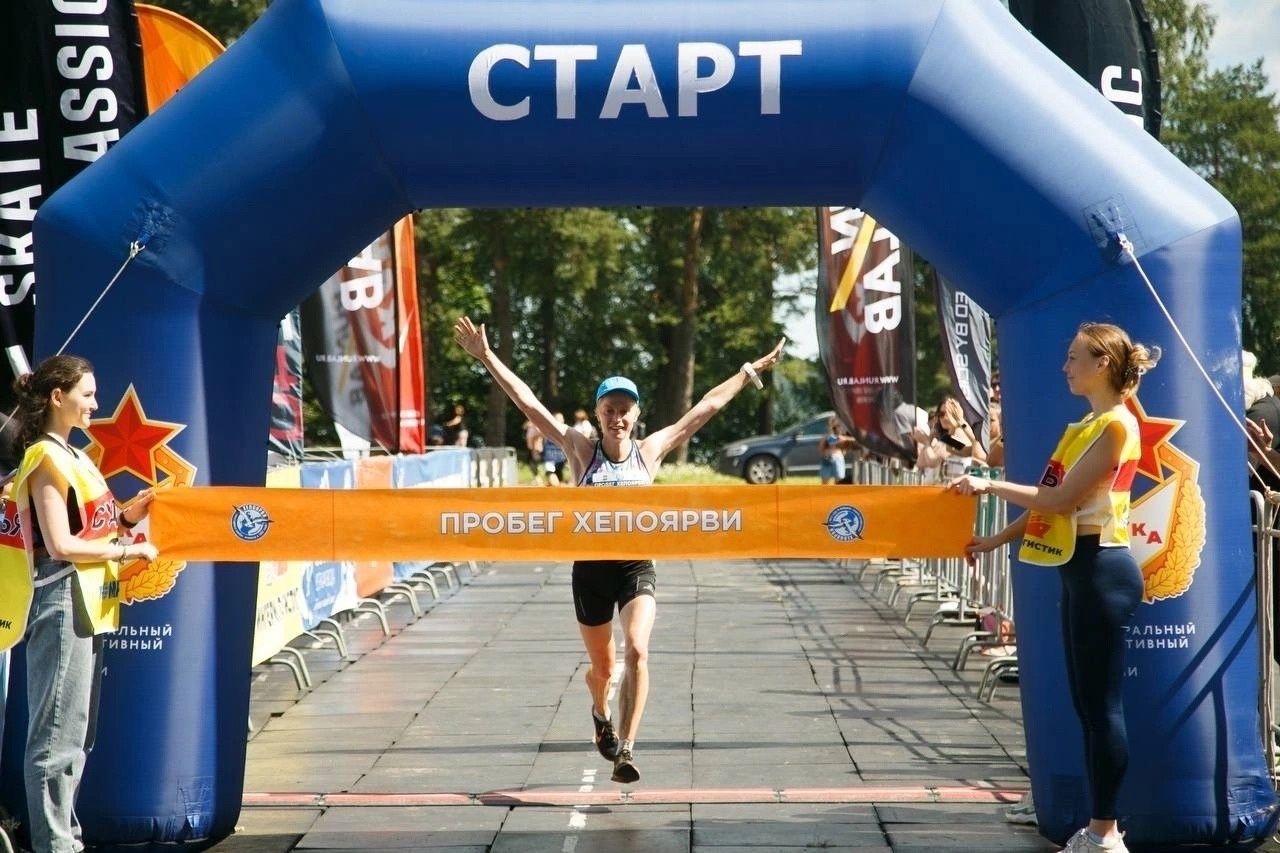 Спортсменка из Петрозаводска стала победительницей легендарного пробега в Ленинградской области