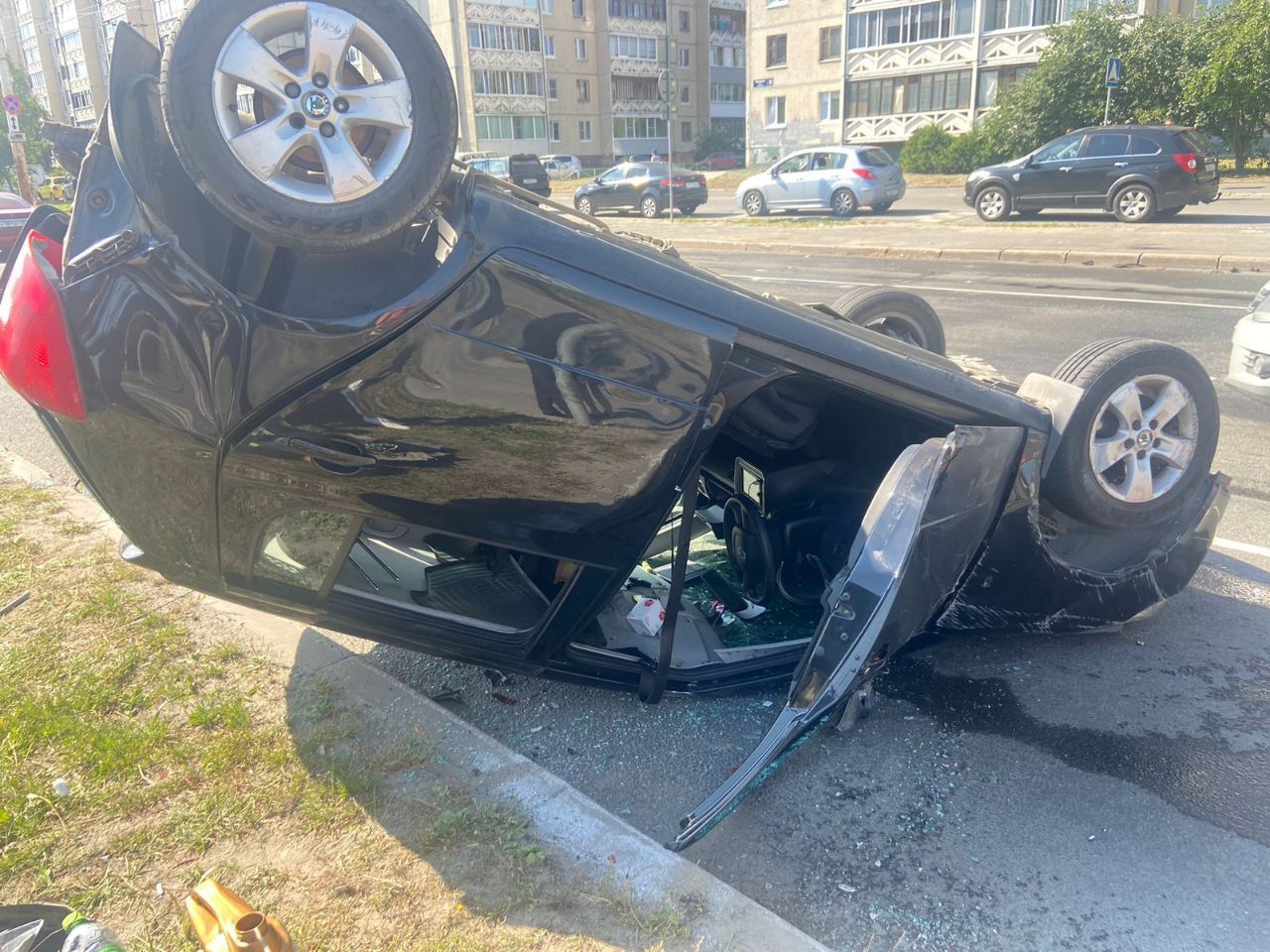 Пострадавшая в ДТП женщина упрекнула очевидцев, снимавших аварию на смартфоны