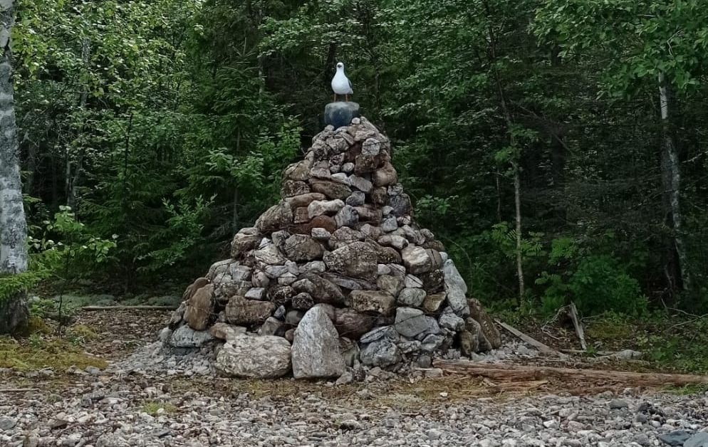 На острове Южный Олений в Карелии открыли мемориал в память о партизанах