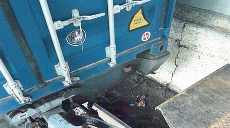 В Карелии водитель погрузчика упал с высоты на железнодорожные пути