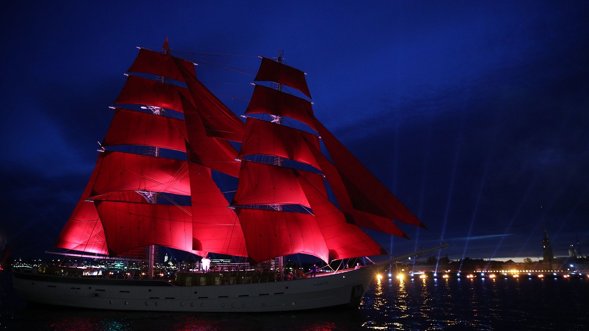 Бриг с «Алых парусов» идет в город Сортавала из Санкт-Петербурга