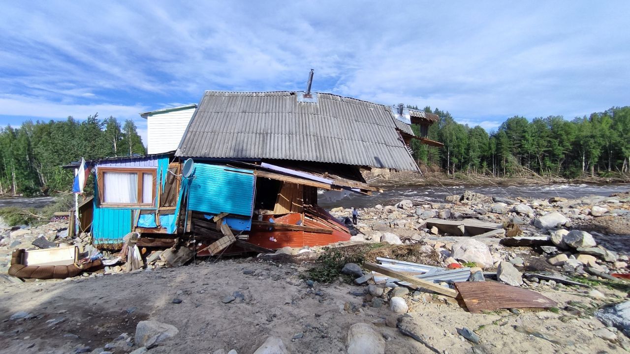 Опубликованы первые фотографии последствий прорыва дамбы на Беломорканале в Карелии