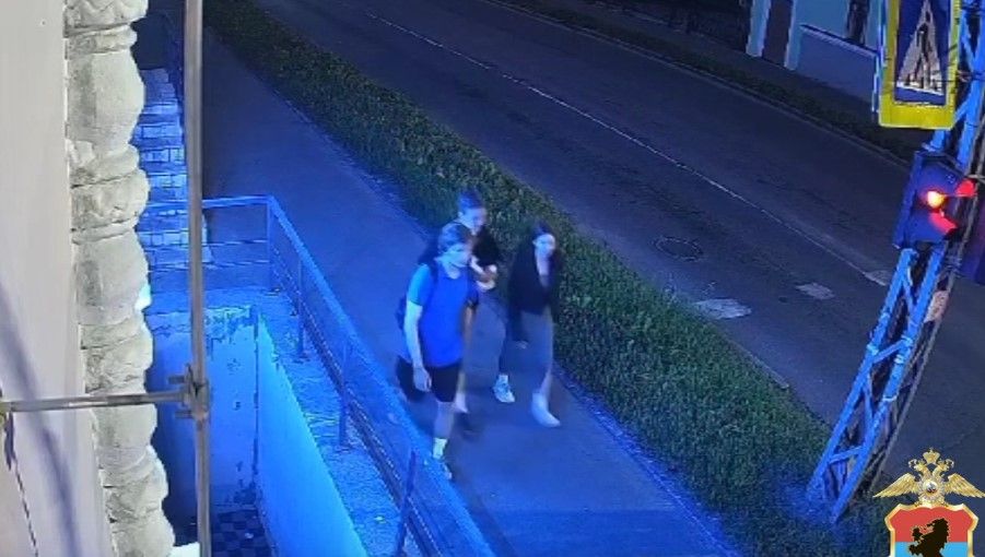 Полиция Петрозаводска ищет молодых людей, которые могли обокрасть автобус