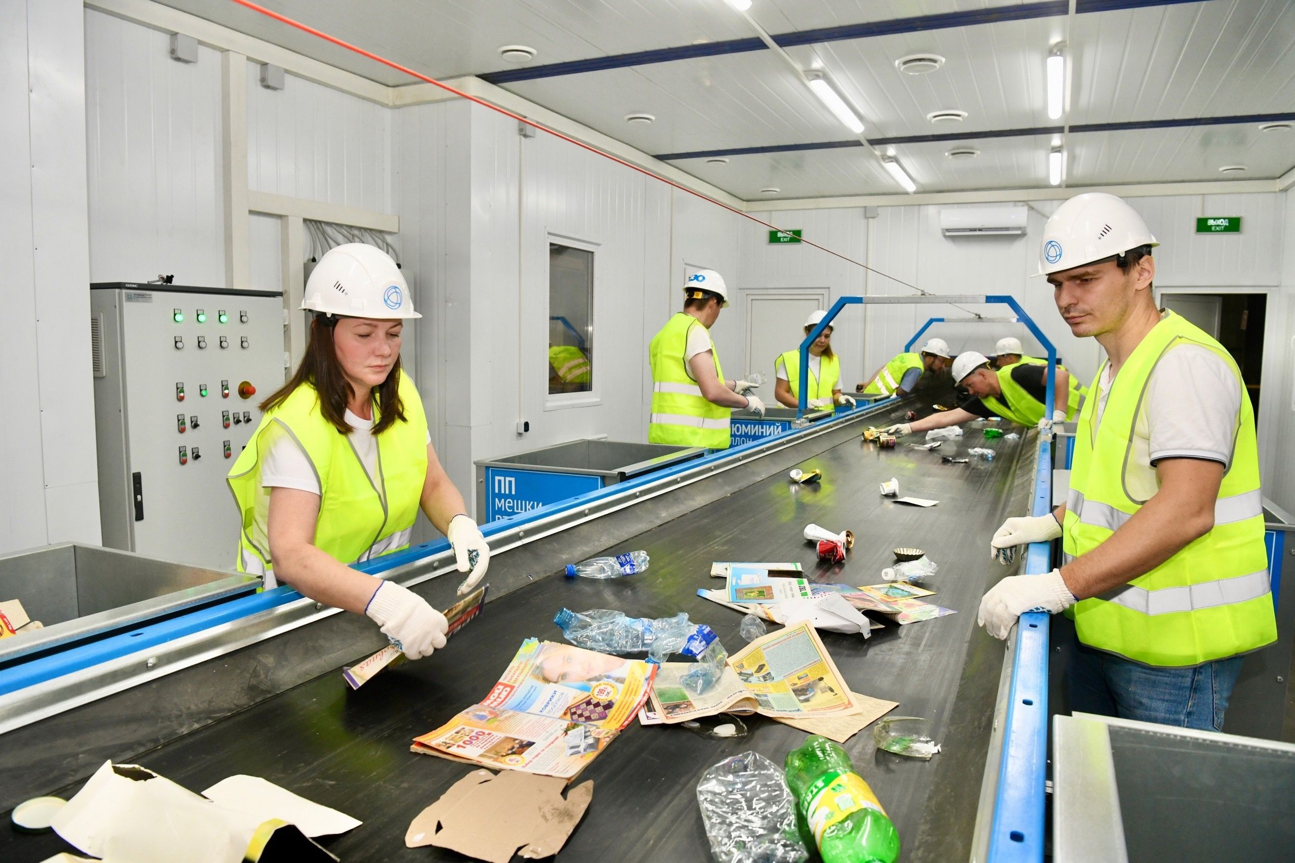 Глава Карелии Артур Парфенчиков открыл вторую линию по сортировке отходов