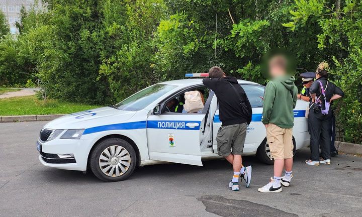 Женщина с сыном на электросамокате сбили двух девочек в Петрозаводске