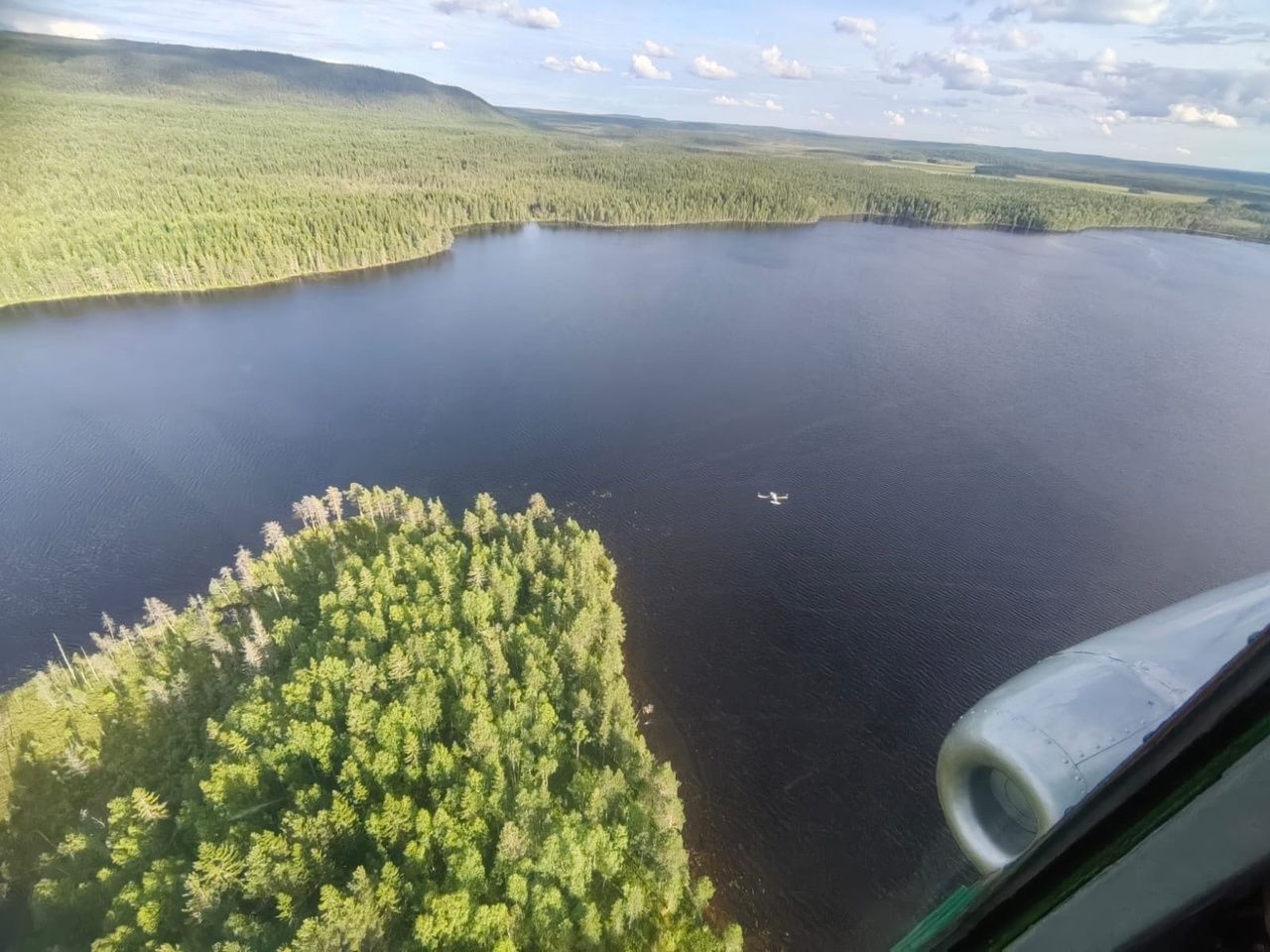 Прокуратура опубликовала фото с места жесткой посадки самолета в Карелии