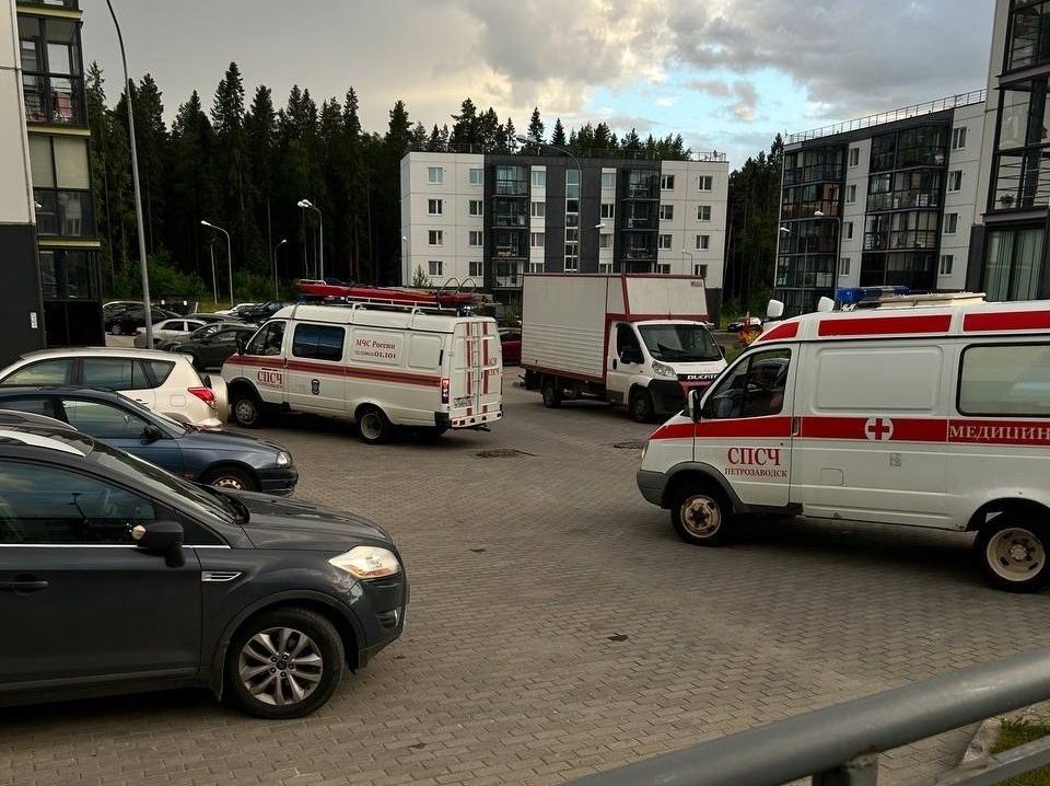 На Древлянке ребенок застрял под балконом