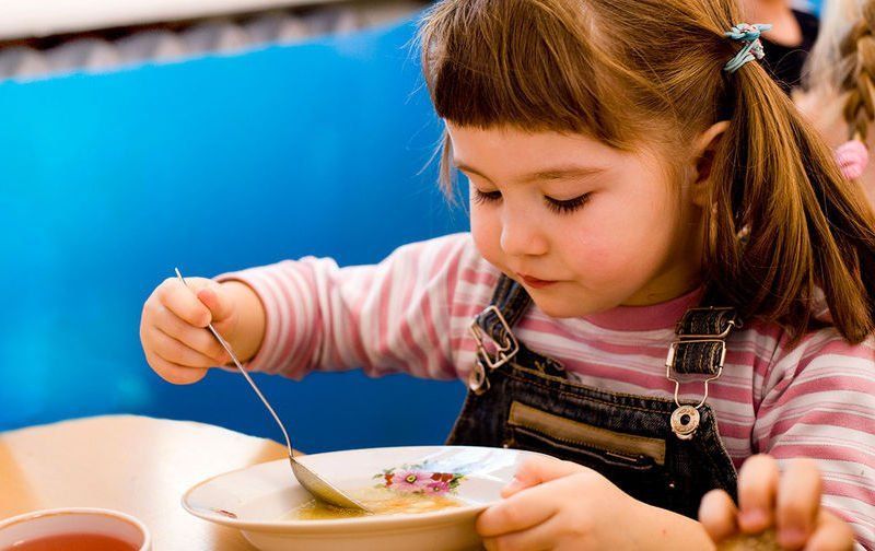 Воспитанников детсада в Карелии кормили непроверенными продуктами