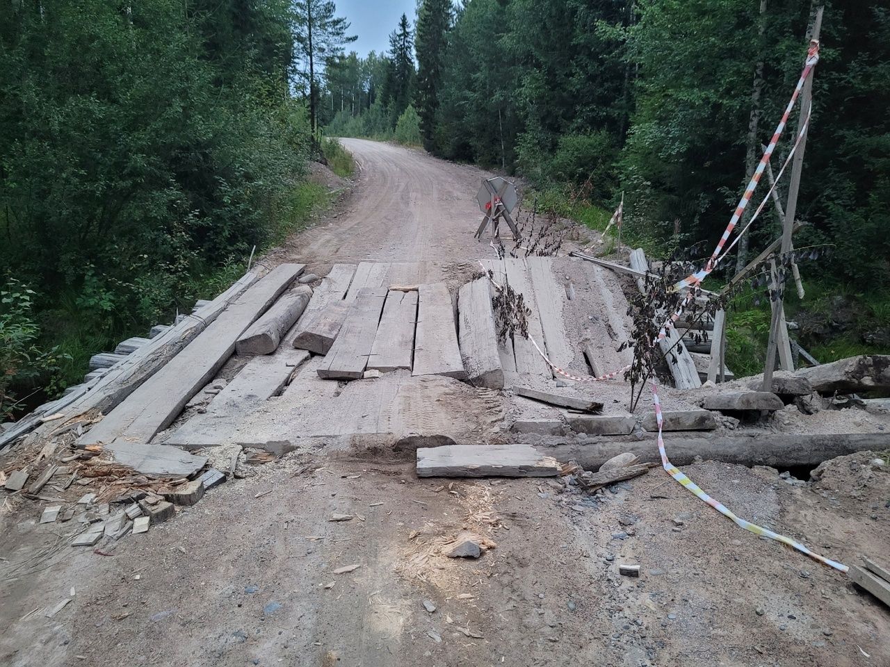 Мост на автодороге в Карелии оказался на грани разрушения