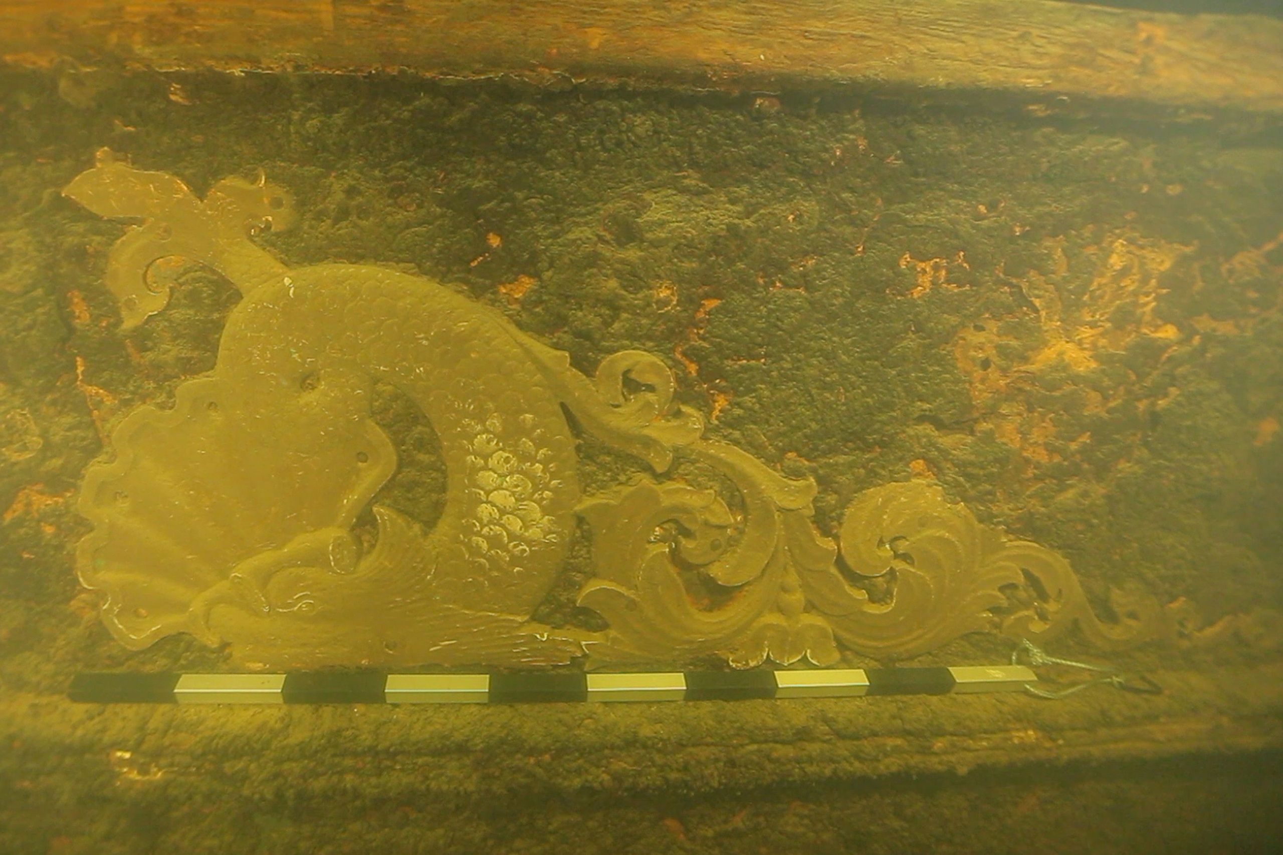 Дайверы нашли на затопленном в Ладожском озере старинном судне новые артефакты