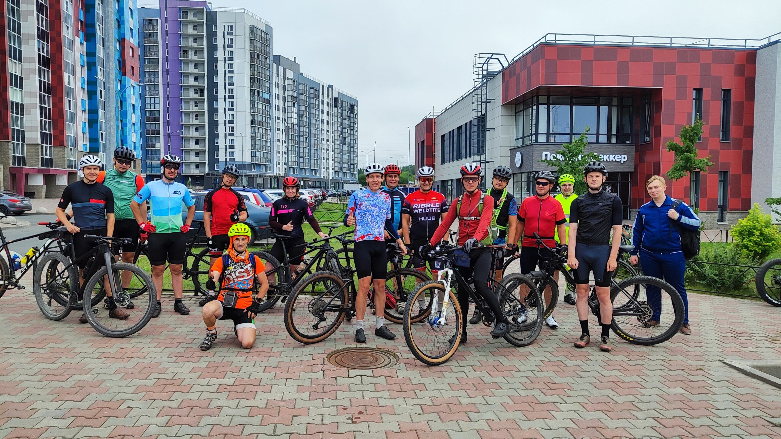 Велолюбители преодолели 200 и 300 км по грунтовым дорогам Карелии